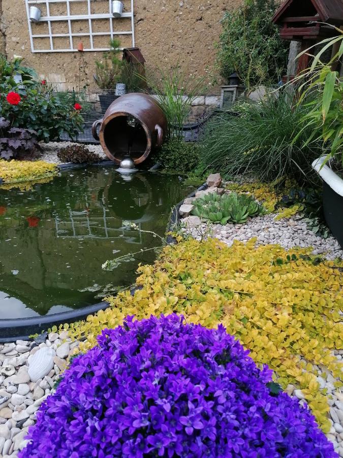 Lola Montigny-Sur-Crecy Exterior foto