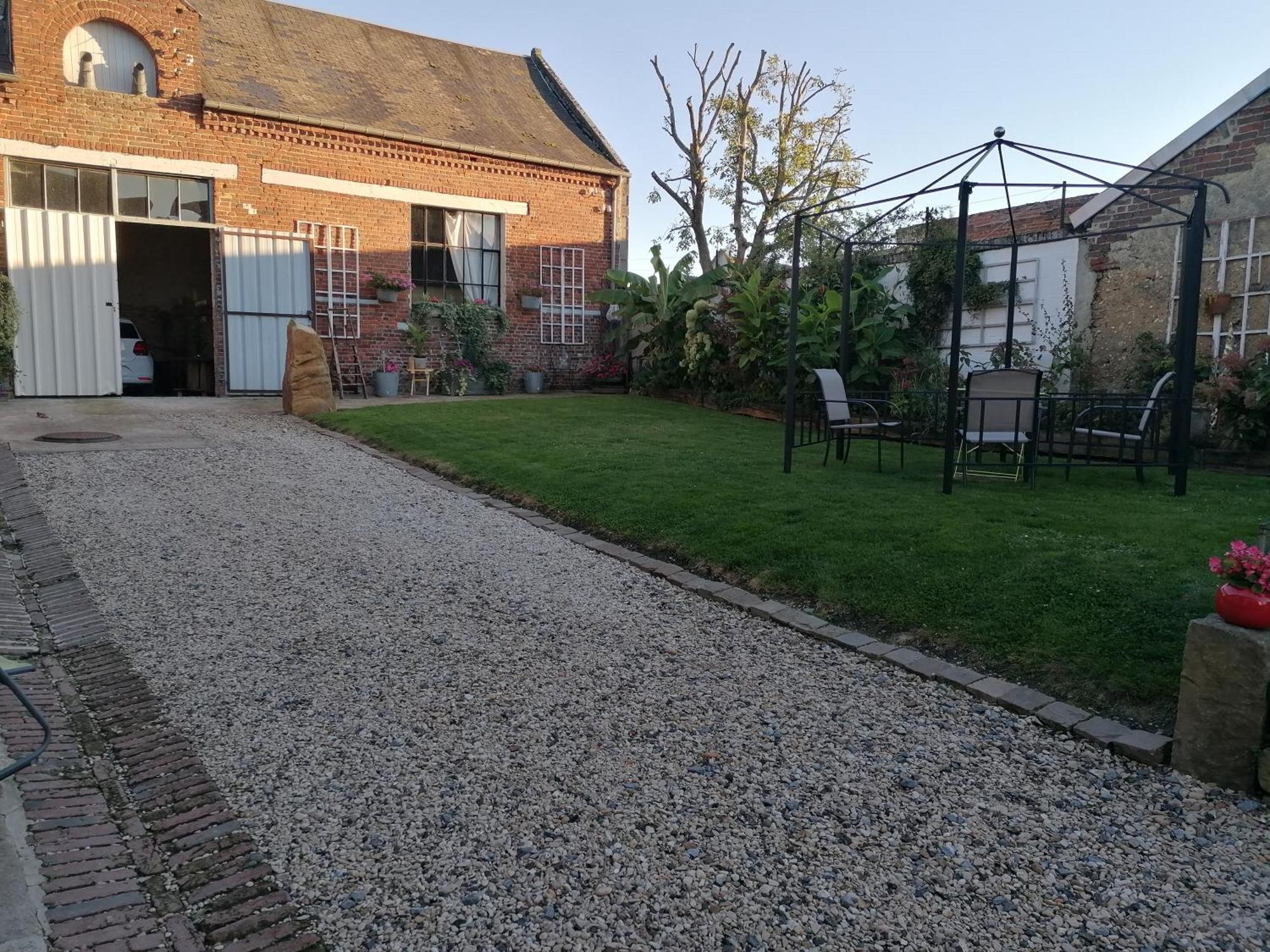 Lola Montigny-Sur-Crecy Exterior foto